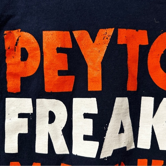 Peyton Manning Denver Broncos Crewneck T-Shirt NFL Tee Men’s/Unisex Size Small - Picture 6 of 11